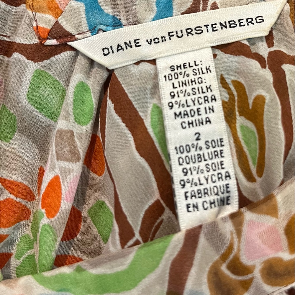 Diane von Furstenberg silk top, Size 2 - Picture 5 of 5